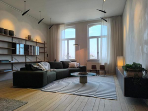Stunning Riverview apartment